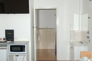 Twin Room | Ruang tamu | 50 inci sebuah televisyen pintar dengan kabel, TV