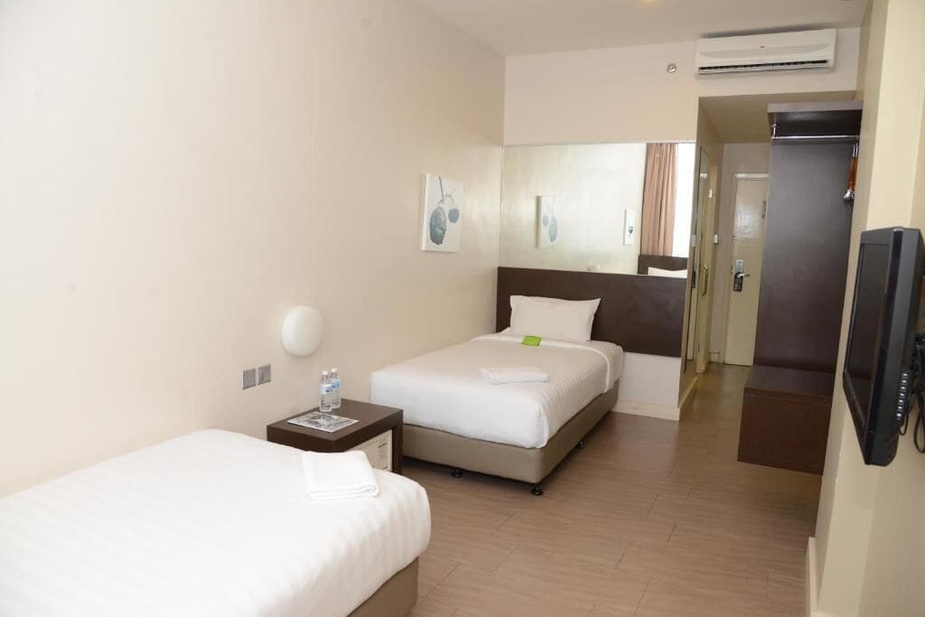 Minibar, in-room safe, desk, iron/ironing board