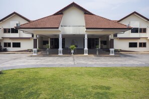 Exterior - OYO 859 Golden Land Hotel (Chiang Rai)