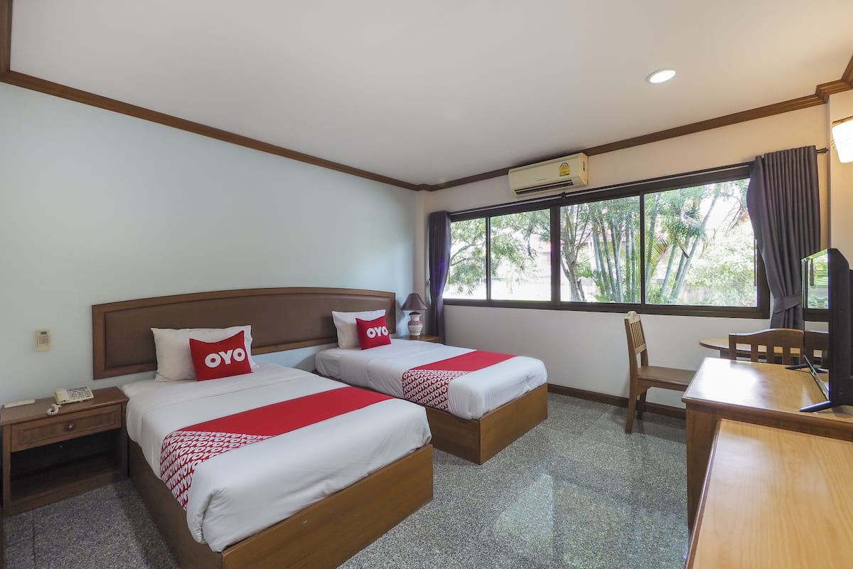 Standard Twin Room | Desk, free WiFi, bed sheets