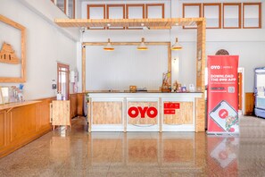 Reception - OYO 859 Golden Land Hotel (Chiang Rai)