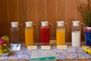 Free daily cooked-to-order breakfast