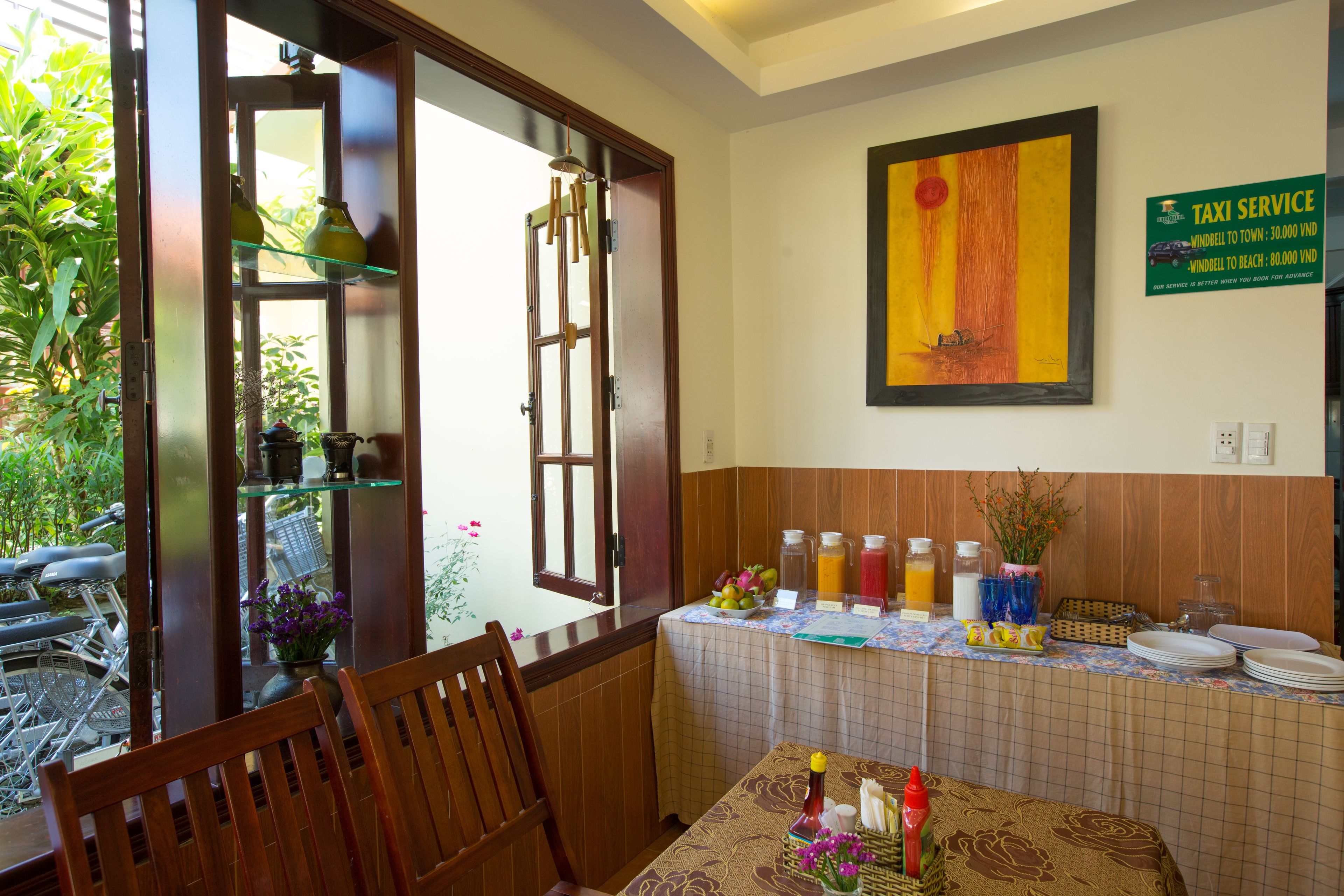 lunch and dinner served, pool views