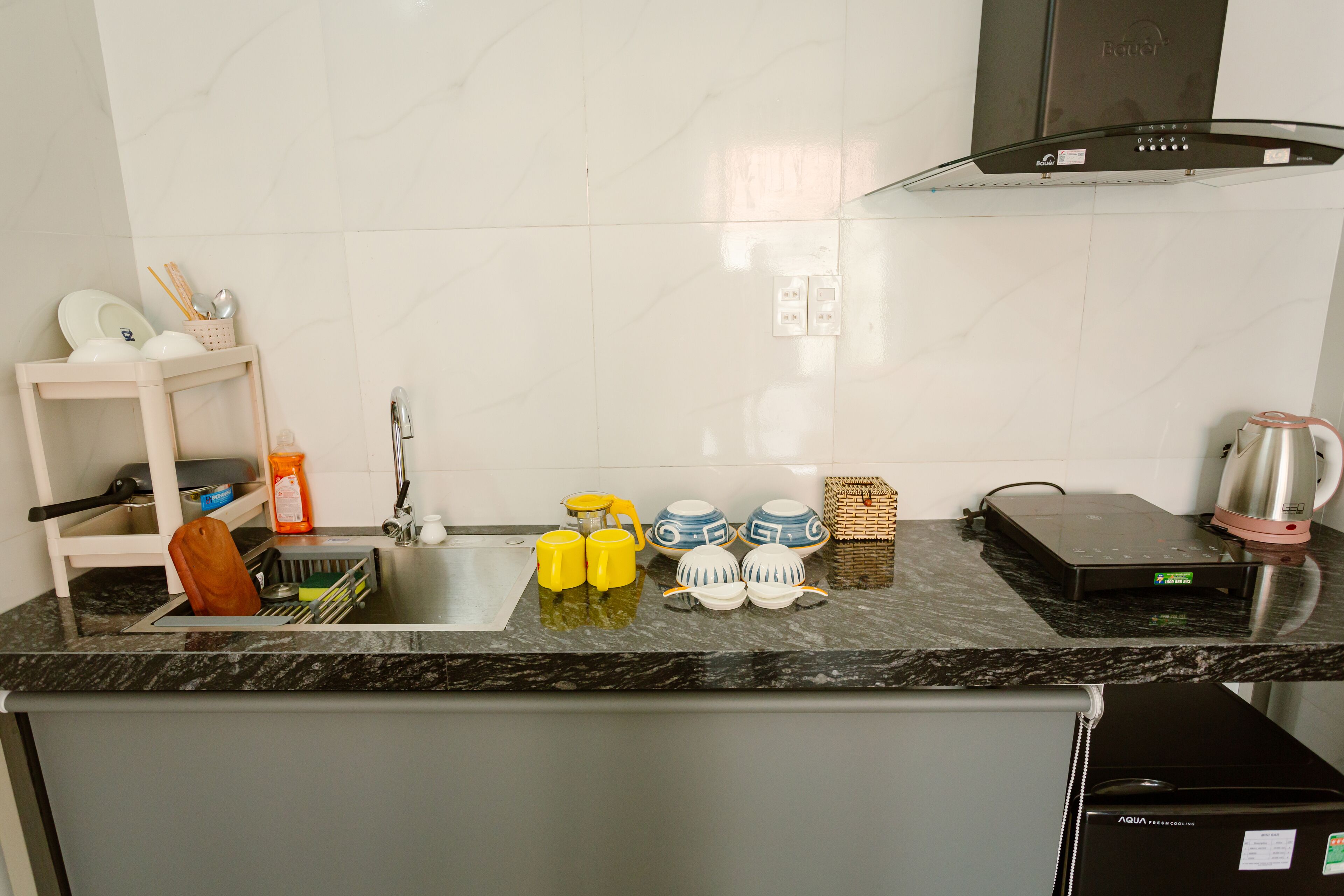 deluxe studio, 1 bedroom | private kitchen | mini-fridge, microwave, electric kettle