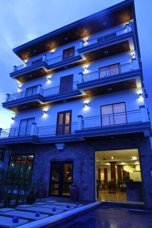 Front of property - evening/night - Heart Language Angkor Hotel - Hostel (Siem Reap)