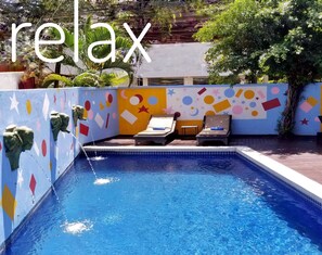 Outdoor pool, sun loungers - Heart Language Angkor Hotel - Hostel (Siem Reap)