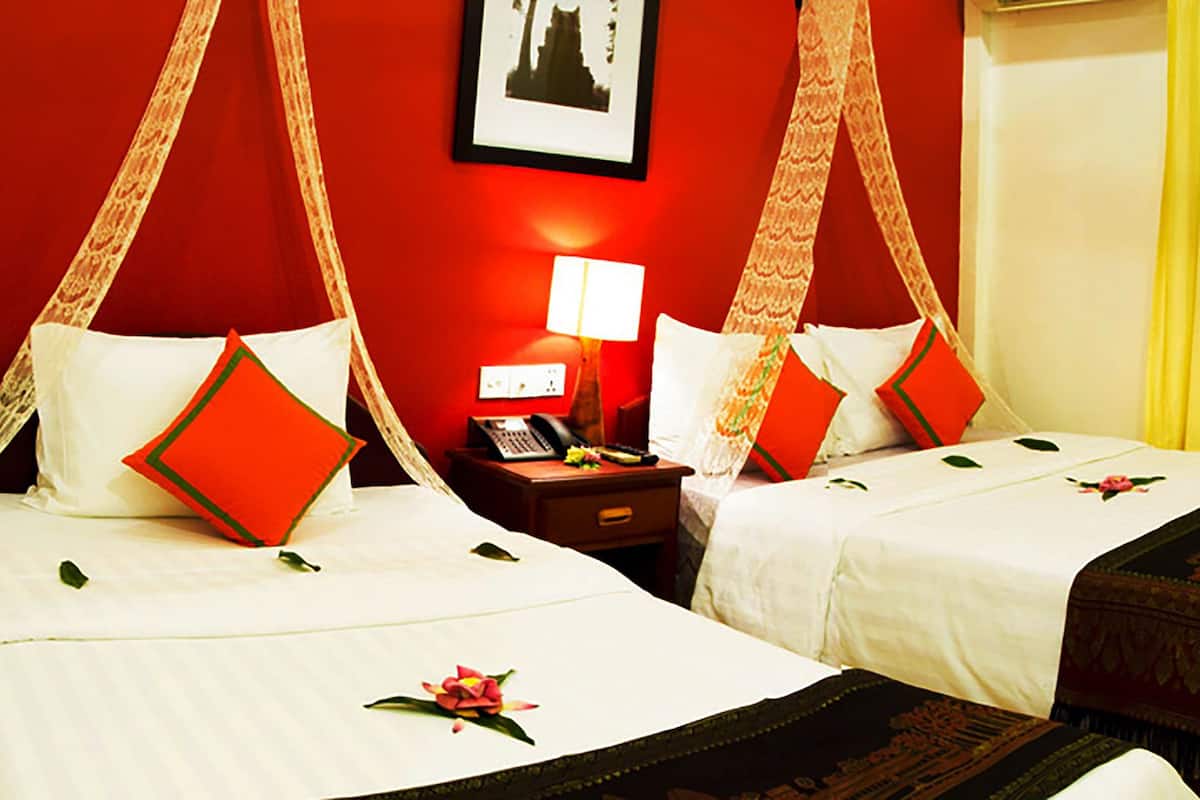 Family Room | Pillowtop beds, in-room safe, desk, blackout drapes