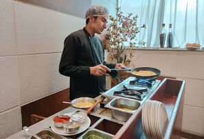 Daily buffet breakfast for a fee - Vesta International (Jaipur)