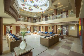 Coin salon dans le hall