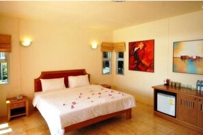 Standardzimmer, 1 King-Bett | Minibar, Zimmersafe, kostenlose Babybetten, Zustellbetten