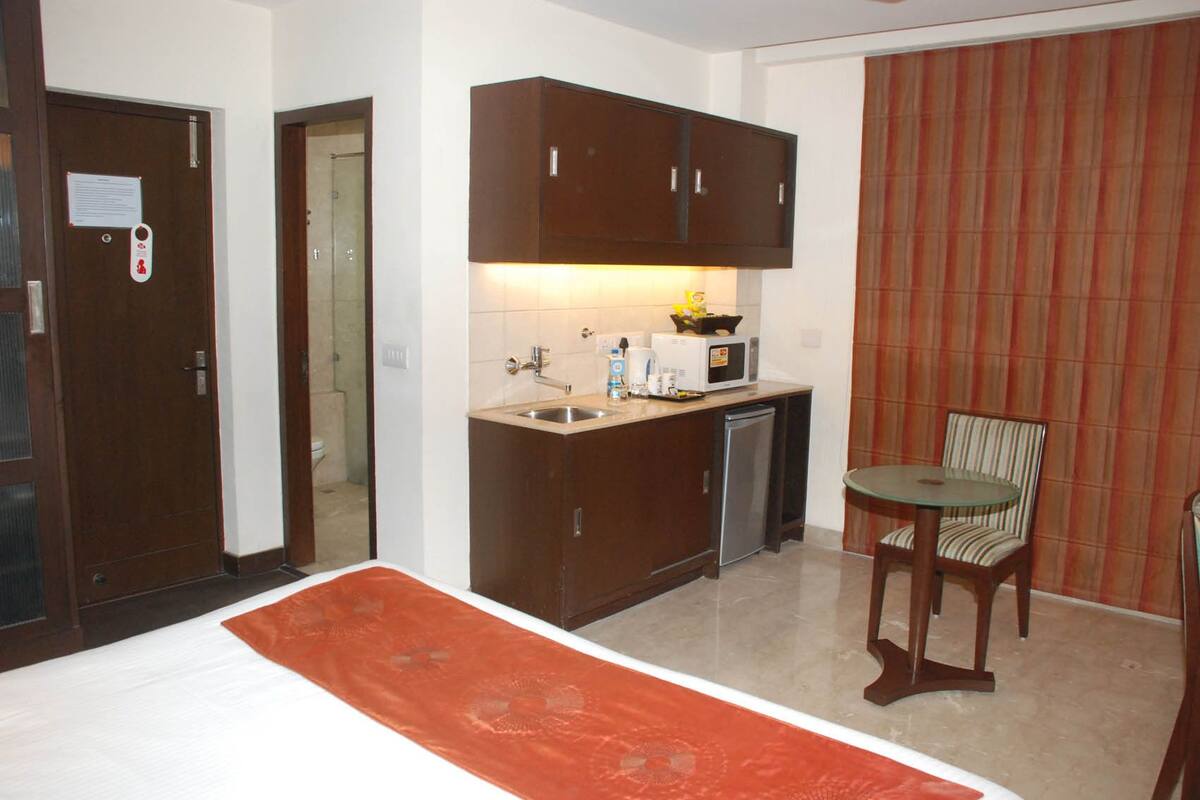 Phòng Suite | Bếp nhỏ riêng | Tủ lạnh, lò vi sóng, dụng cụ pha cà phê/trà