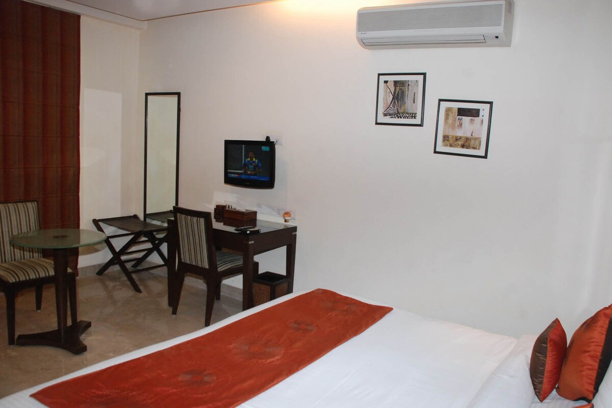 Phòng Tiêu chuẩn | Bộ trải giường bằng vải cotton Ai Cập, nệm Select Comfort, minibar