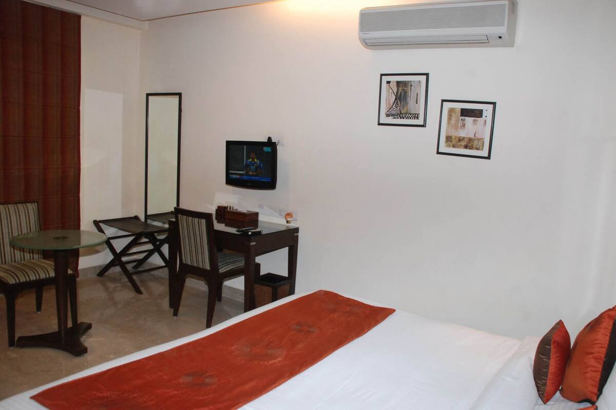 Phòng Tiêu chuẩn | Bộ trải giường bằng vải cotton Ai Cập, nệm Select Comfort, minibar