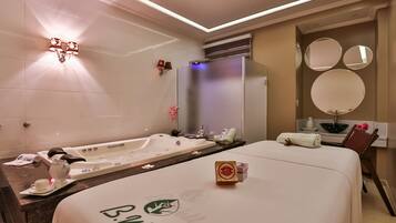 Exfoliaciones corporales, tratamientos faciales y manicures y pedicures