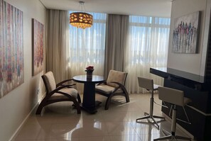 Minibar, in-room safe, desk, blackout curtains - Wyndham Foz do Iguaçu (Foz do Iguaçu)