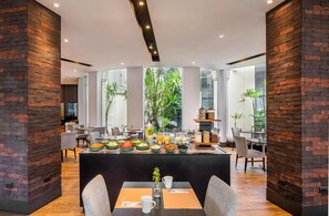 Servizio di colazione, pranzo e cena