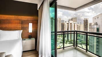 特級客房, 1 張加大雙人床 (Grand Premium with balcony) | 1 間睡房、埃及棉床單、高級寢具、迷你吧