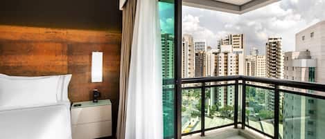 Premium Room, 1 Queen Bed (Grand Premium with balcony) | 1 bedroom, Egyptian cotton sheets, premium bedding, minibar