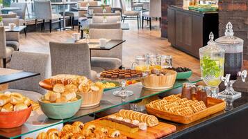 Breakfast, lunch, dinner served; international cuisine
