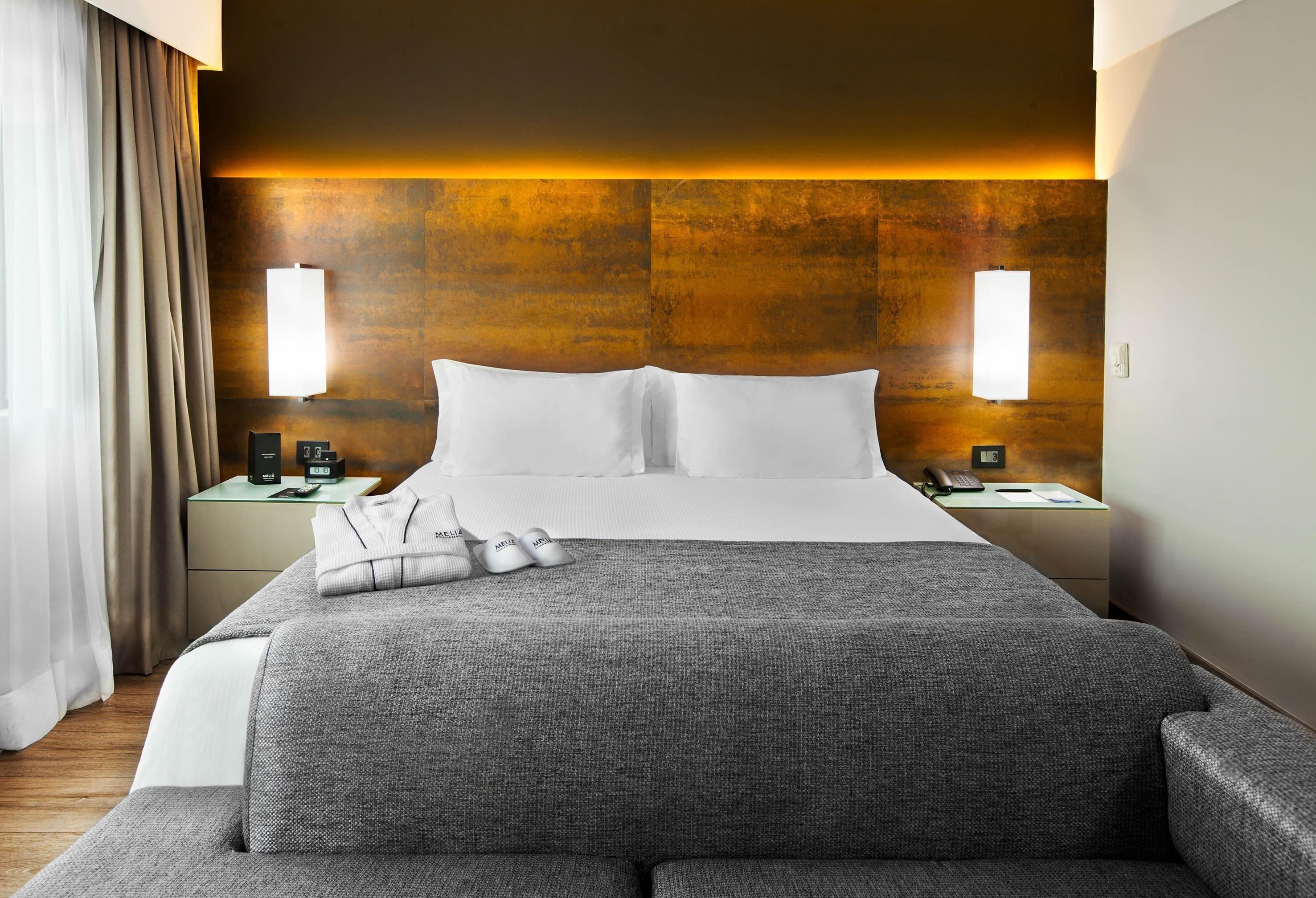 Deluxe Room (Queen) | Egyptian cotton sheets, premium bedding, minibar, in-room safe