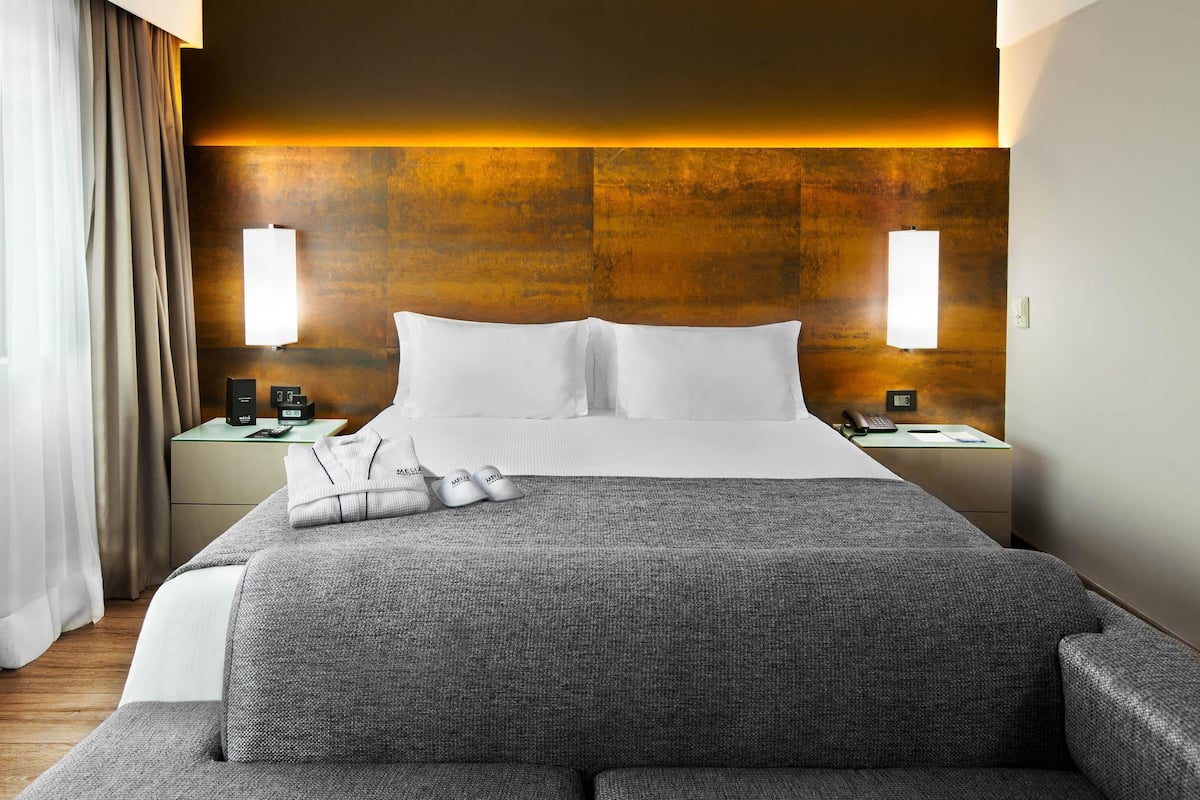Quarto luxo (Queen) | Roupas de cama de algodão egípcio, roupas de cama premium, frigobar
