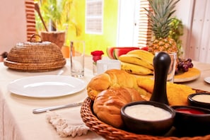 Free daily English breakfast