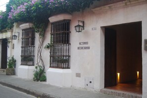 Fachada del alojamiento - Noche