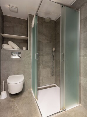 Shower, hair dryer, towels - Apartamentos Sunway Apollo (Sitges)