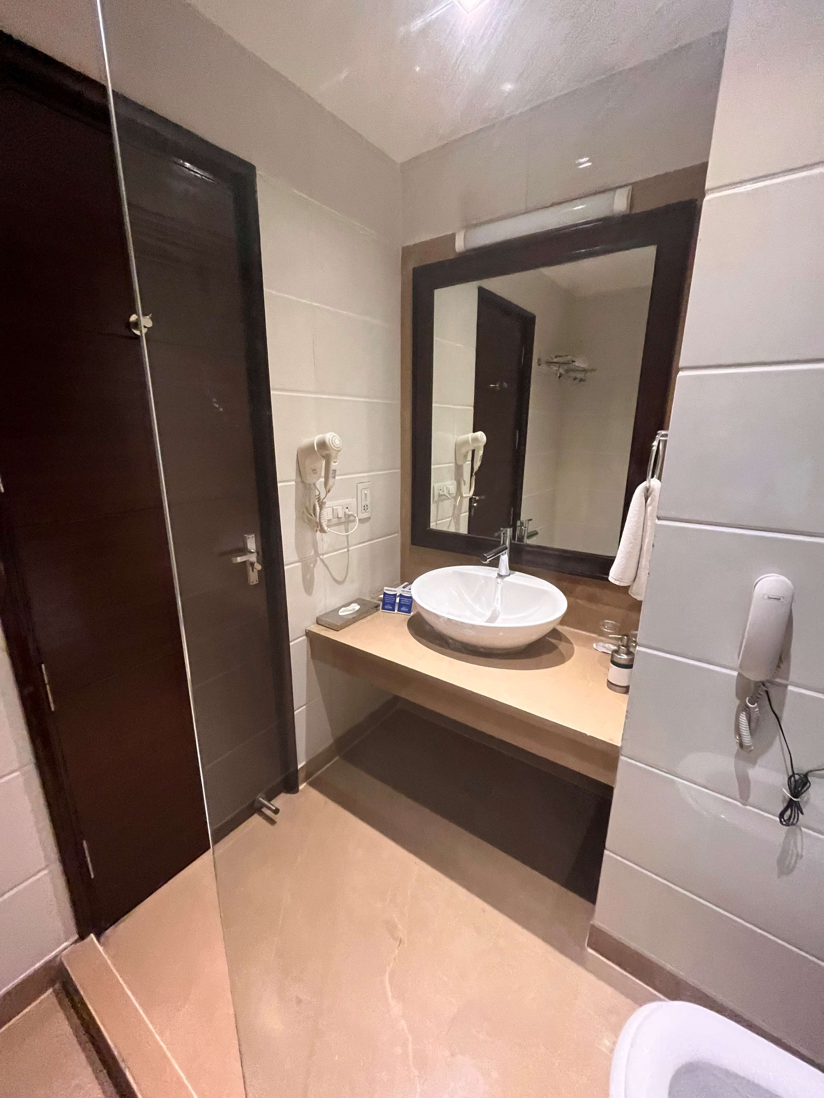 superior room, 1 double bed | bathroom | shower, free toiletries, hair dryer, bathrobes