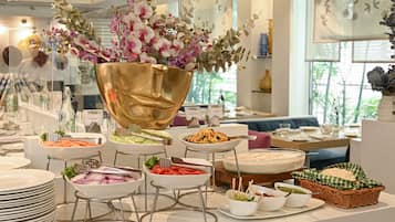 Se sirven desayunos, comidas y cenas