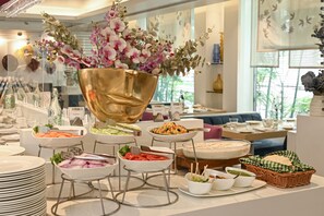 Breakfast, lunch and dinner served