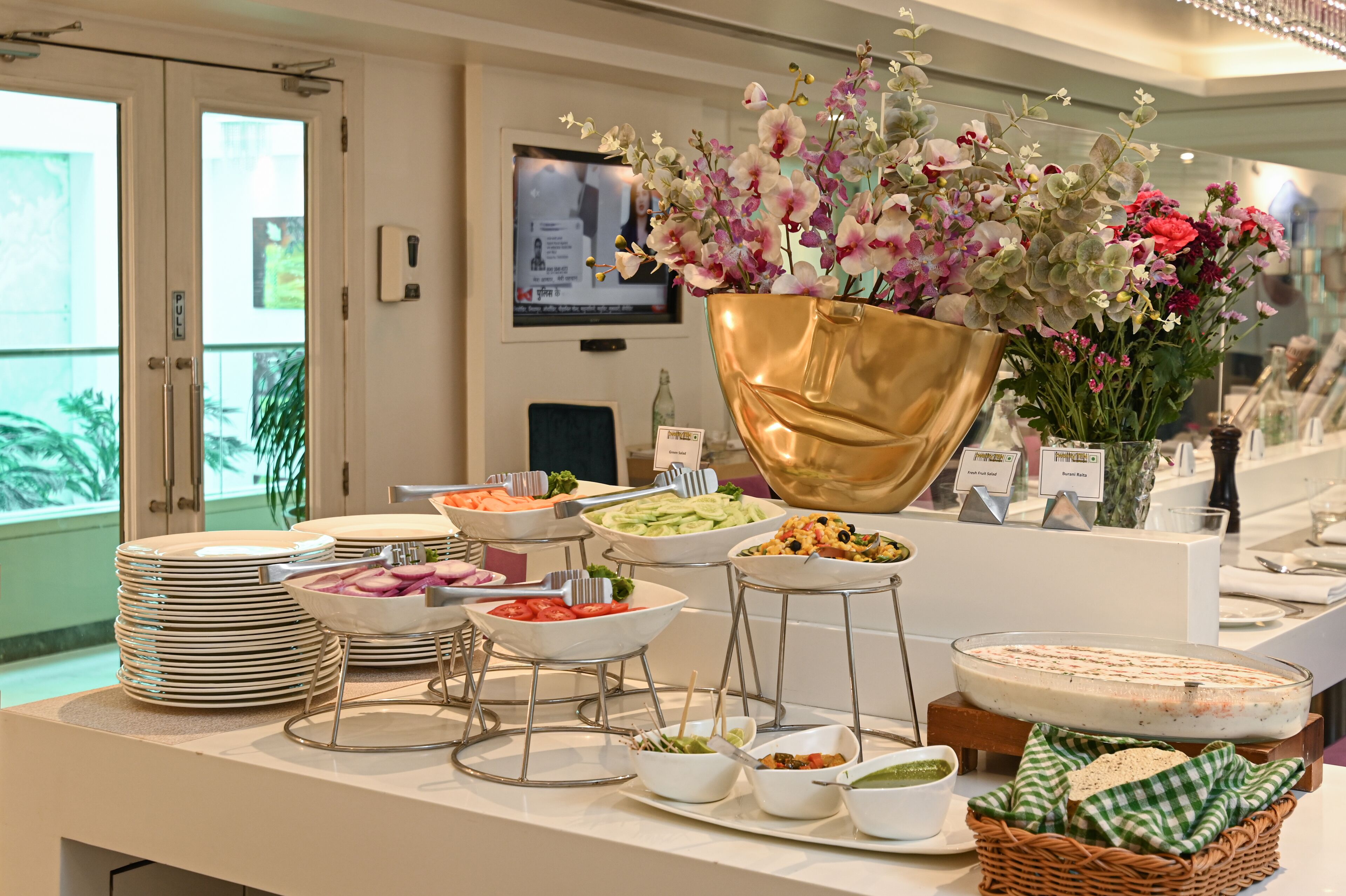 breakfast, lunch and dinner served