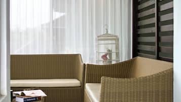 Área de estar no saguão