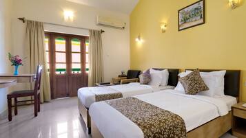 Minibar, coffres-forts dans les chambres, bureau, chambres insonorisées