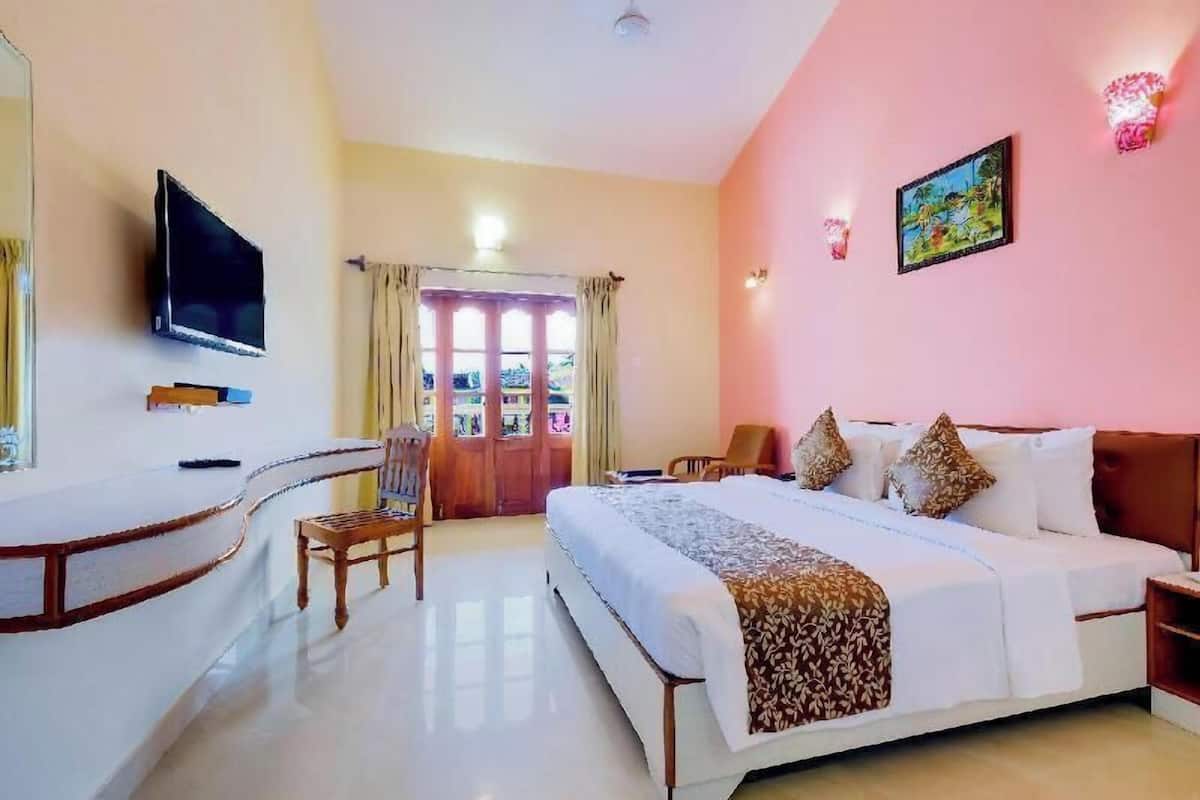 Minibar, in-room safe, desk, soundproofing