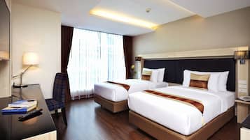 In-room safe, desk, free WiFi
