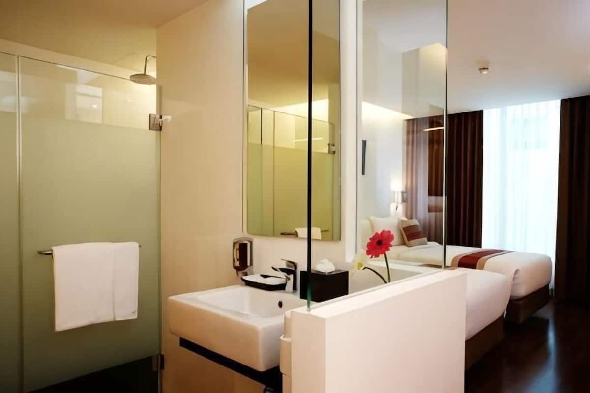 Bathroom | Shower, rainfall showerhead, free toiletries, hair dryer