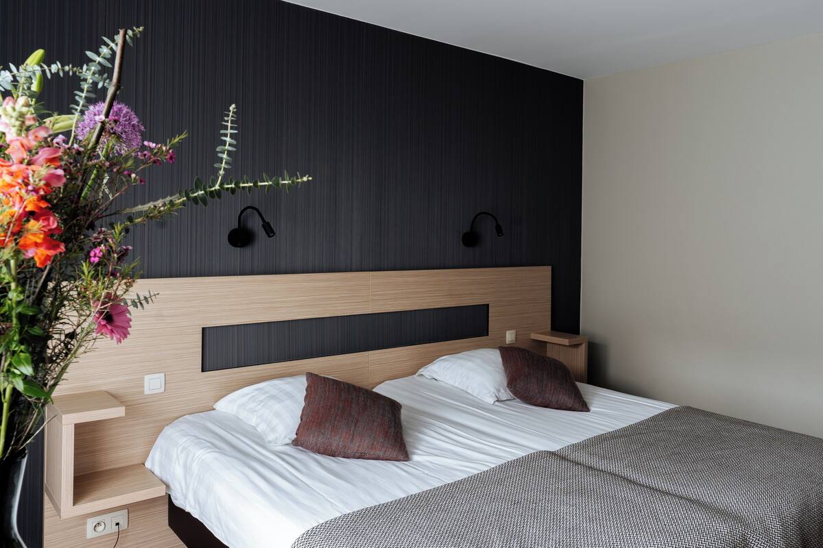 Classic Twin Room | 1 bedroom, minibar, in-room safe, desk