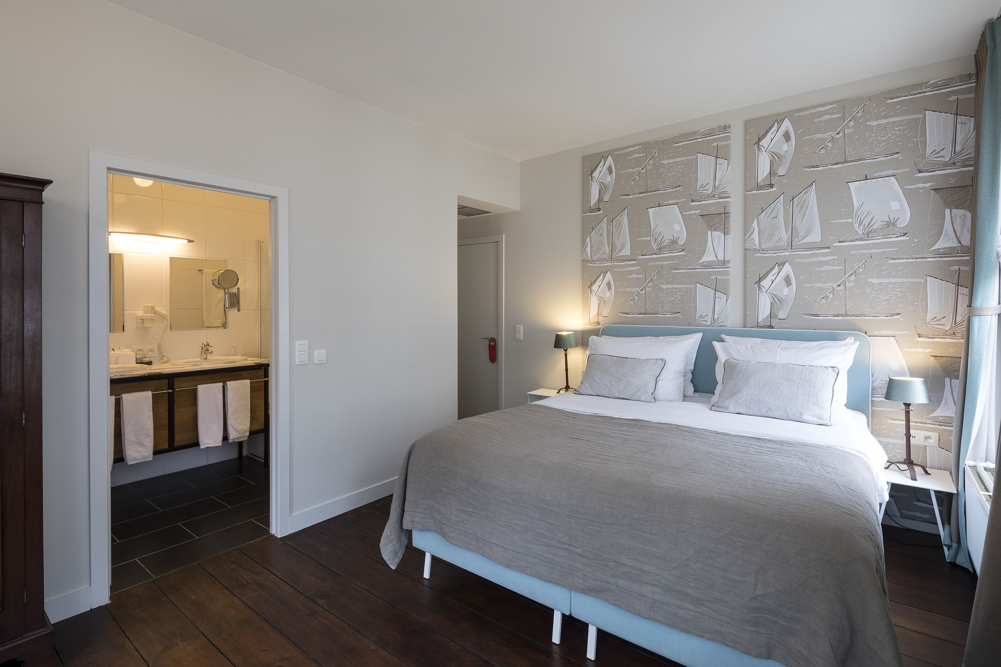 minibar, in-room safe, desk, blackout curtains