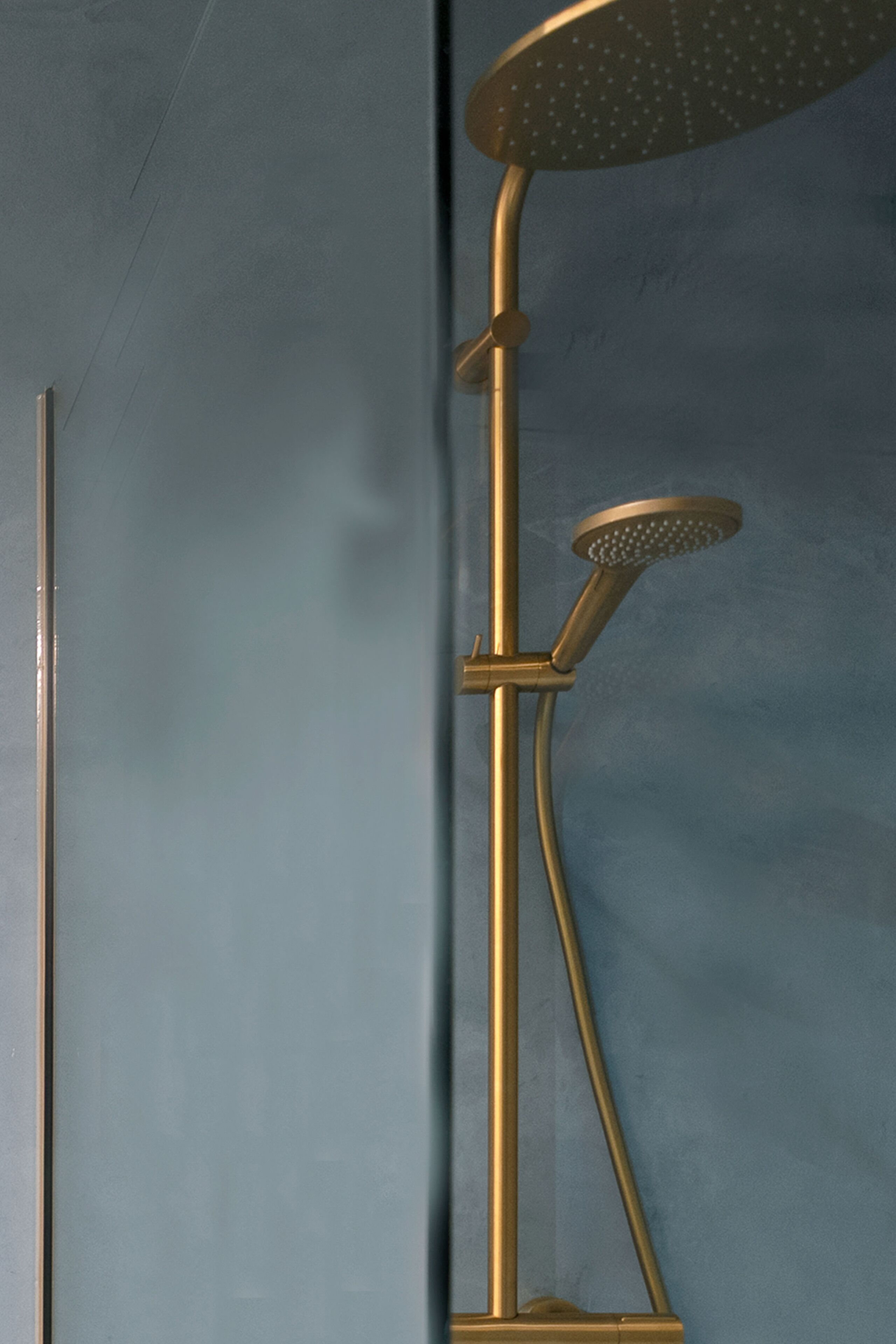 standard double room | bathroom | combined shower/bathtub, free toiletries, hair dryer, bathrobes