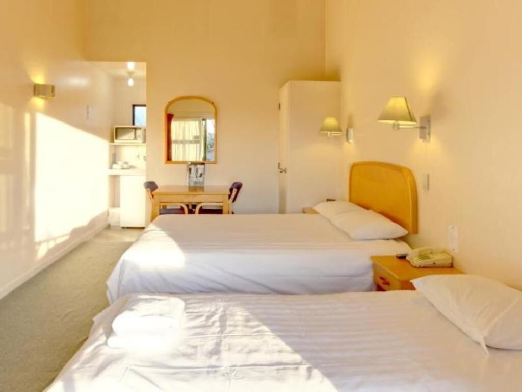 Ferros/tábuas de passar roupa, Wi-Fi (sobretaxa), roupa de cama