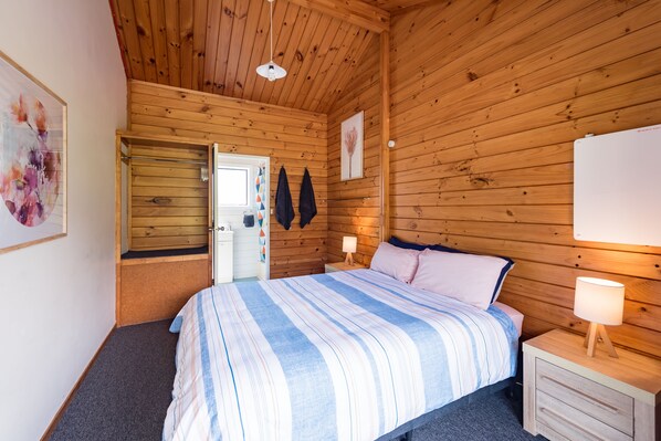 客房, 1 张大床, 独立浴室 | 特色装修、特色家居、熨斗/熨板、免费婴儿床