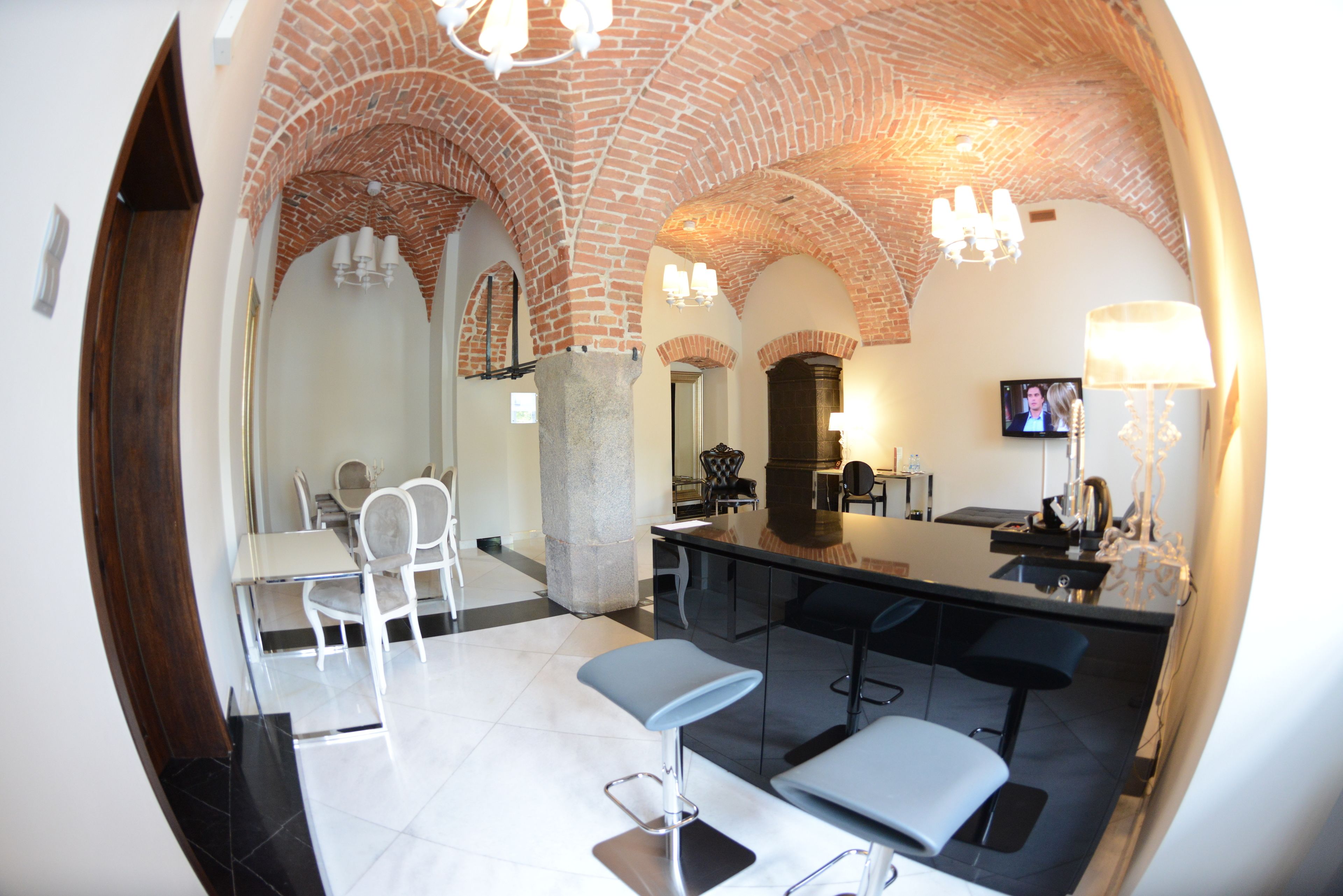 Luxury Apartment (Krasicki) | Bathroom | Free toiletries, hair dryer, bathrobes, slippers