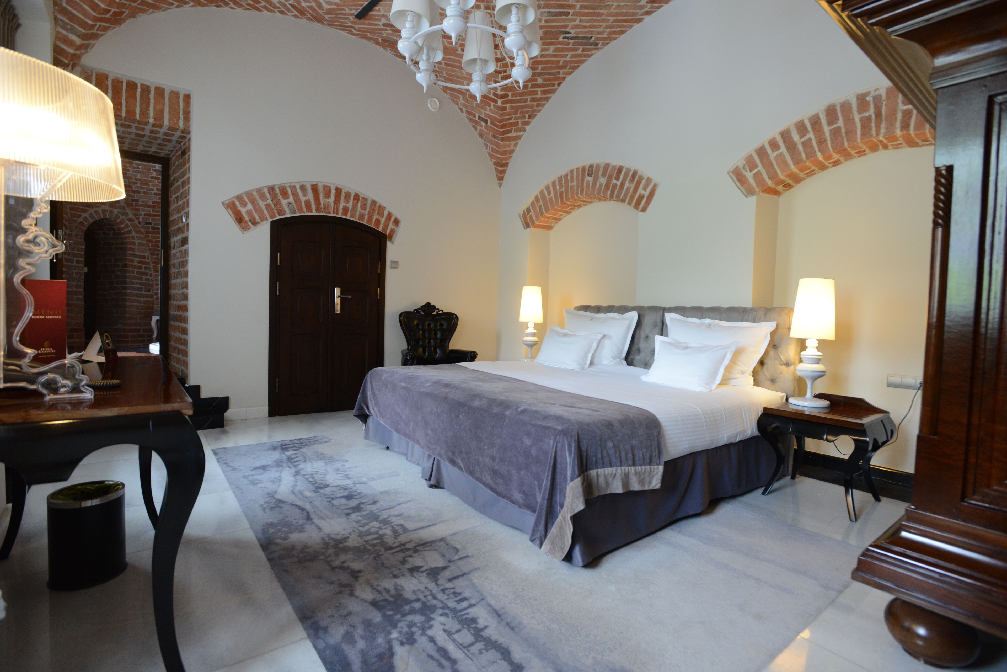 Luxury-Apartment (Krasicki) | Hochwertige Bettwaren, Zimmersafe, individuell dekoriert