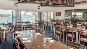 Daily full breakfast (NZD 19 per person)
