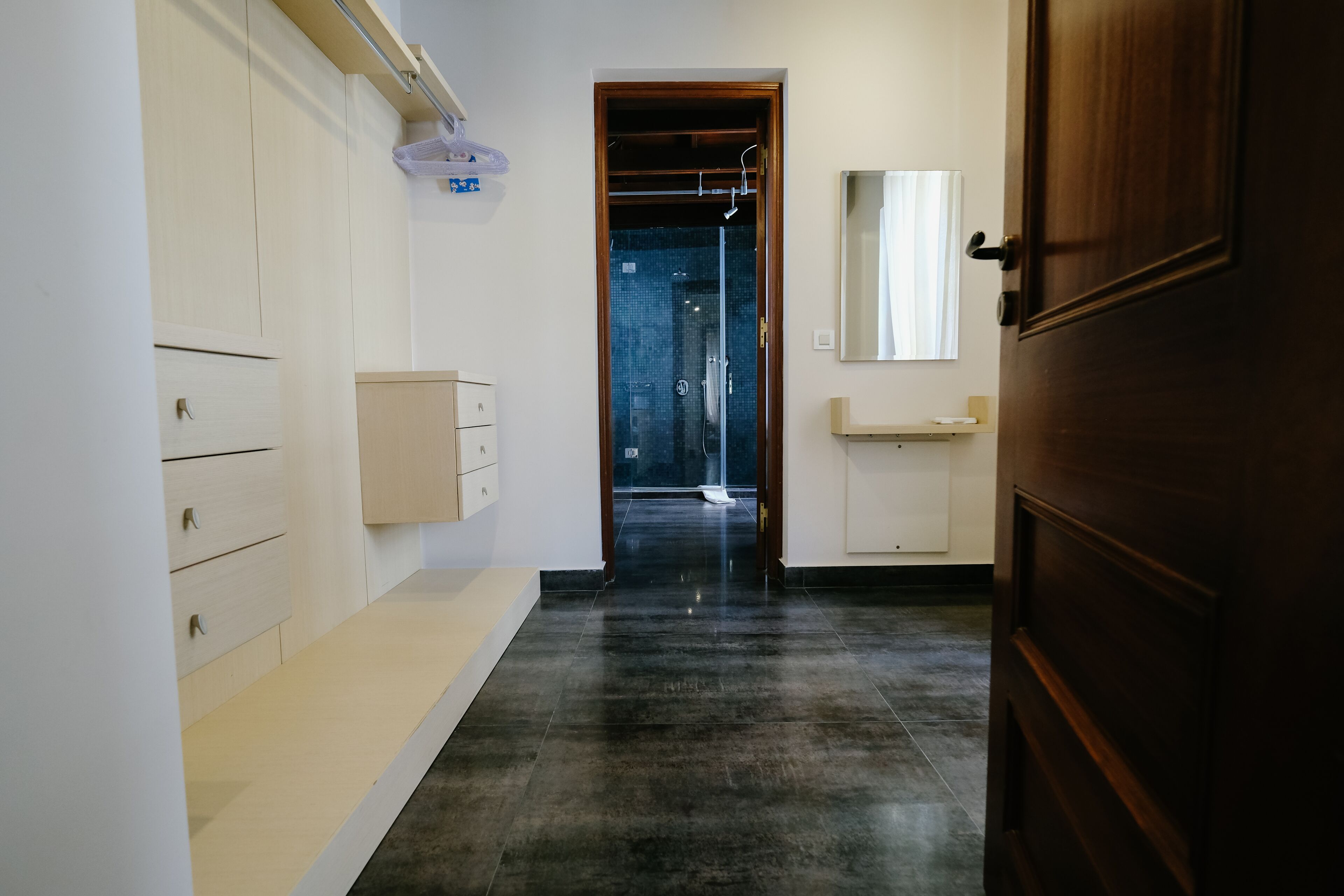 exclusive suite (jasmin) | frette italian sheets, in-room safe, individually furnished, desk