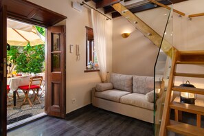 Junior Suite (Hibiscus) | Living area | Smart TV, Netflix