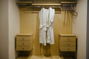 Exclusive Suite (Jasmin) | Bathroom amenities | Rainfall showerhead, free toiletries, hair dryer, bathrobes - Rodos Niohori Elite Suites (Rhodes)
