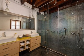 Exclusive Suite (Jasmin) | Bathroom | Rainfall showerhead, free toiletries, hair dryer, bathrobes - Rodos Niohori Elite Suites (Rhodes)