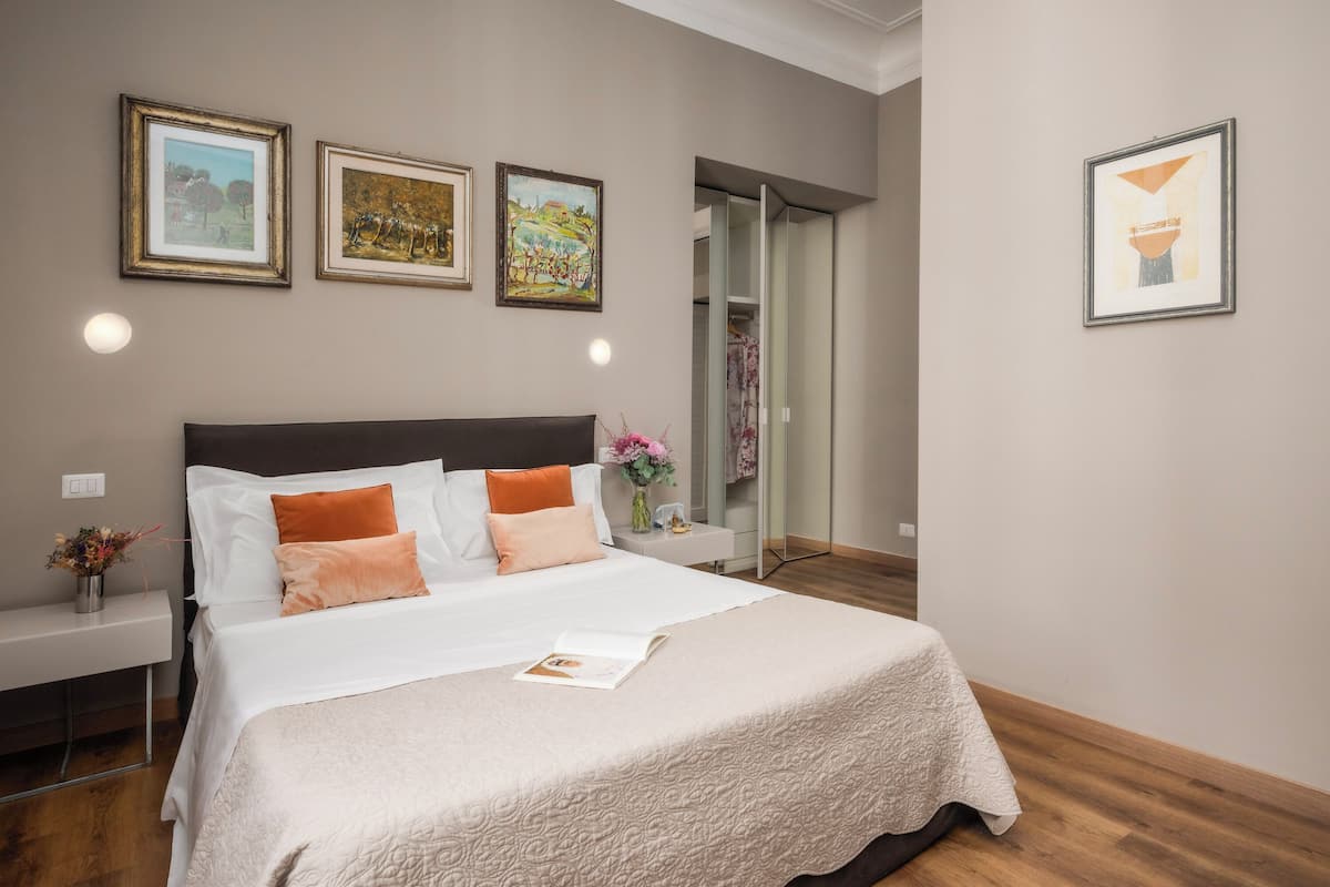 Habitación doble estándar | Ropa de cama de alta calidad, edredón y minibar